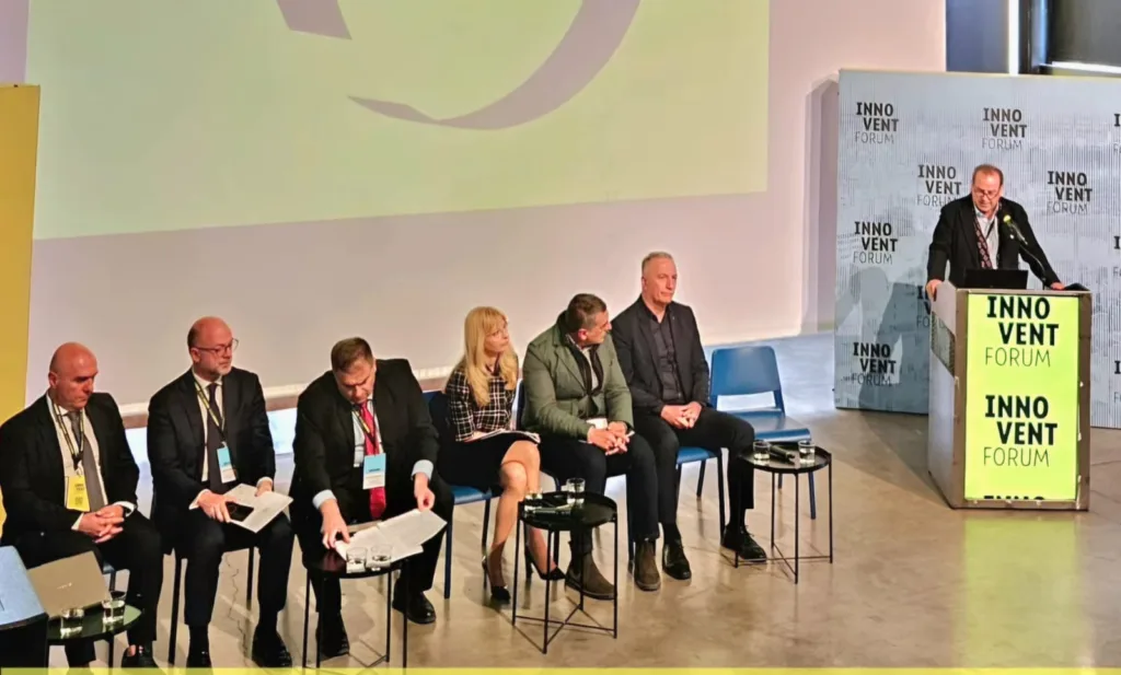 Ο αντιπεριφερειάρχης Επιχειρηματικότητας, Έρευνας και Καινοτομίας Τάκης Παπαδόπουλος στο Innovent Forum 2026