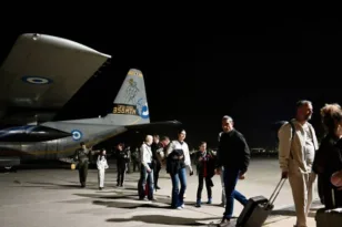 Ντουμπάι: Στον «αέρα» η πτήση επαναπατρισμού Ελλήνων με τα κατοικίδιά τους