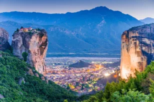 Πάσχα στην Ελλάδα: 7 προορισμοί για μια εμπειρία που μένει στη μνήμη