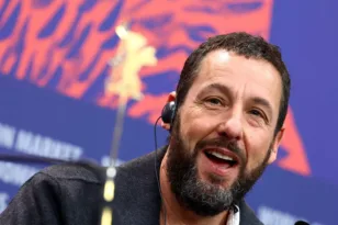 Με 48 εκατομμύρια δολάρια ο Άνταμ Σίντλερ είναι πιο ακριβοπληρωμένος ηθοποιός του Χόλιγουντ