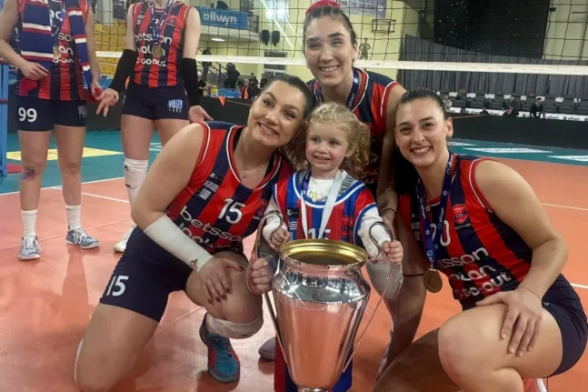 Δείτε ποια πατρινή βολειμπολίστρια σήκωσε κούπα με τον Πανιώνιο