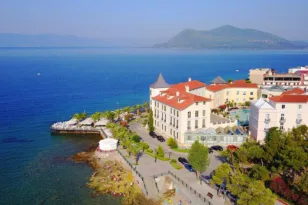 Λουτρά Αιδηψού: Σπα και βόλτα στους φοίνικες