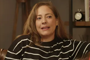 «Η μητέρα μου ήταν αλκοολική, πέθανε σε κέντρο απεξάρτησης και ο μπαμπάς μου «έφυγε» αργότερα από τον ίδιο λόγο», συγκλονίζει η Αλέξάνδρα Ούστα