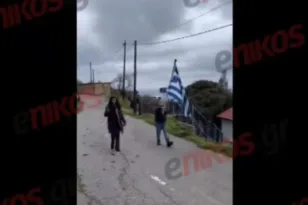 Εύβοια: Συγκίνηση στο Κάβο Ντόρο, η παρέλαση του μοναδικού μαθητή στην Αμυγδαλιά