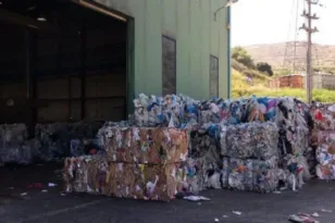 Η Αχαΐα ανακύκλωσε μόλις 4,14% των απορριμμάτων της το 2024
