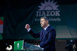 Ανδρουλάκης στο Συνέδριο του ΠΑΣΟΚ: «Ξεκινάμε τον αγώνα για τη μεγάλη πολιτική αλλαγή που έχει ανάγκη ο λαός»