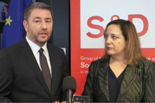 Ανδρουλάκης από Στρασβούργο: «Ο Μητσοτάκης να πει την αλήθεια για τις παρακολουθήσεις και να σεβαστεί τη Δικαιοσύνη»