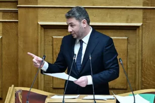 Μετωπική Ανδρουλάκη για τις υποκλοπές – Αίτημα για άμεση συζήτηση στη Βουλή