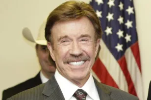 Τσακ Νόρις: Η ζωή του ανθρώπου που έγινε σύμβολο του action