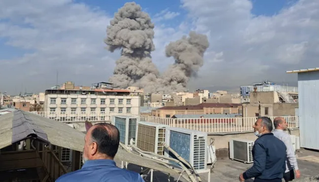 Ιράν προς ΗΑΕ: «Νόμιμοι στόχοι» αμερικανικές υποδομές μετά τα πλήγματα στο Kharg