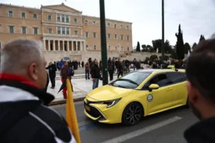 Απεργία ταξί: Τραβούν χειρόφρενο για τέταρτη συνεχόμενη μέρα – Συγκέντρωση και πορεία στη Βουλή