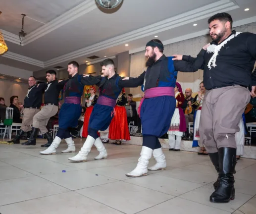 Πάτρα: Ο αποκριάτικος χορός του Συλλόγου Κρητών ΦΩΤΟ