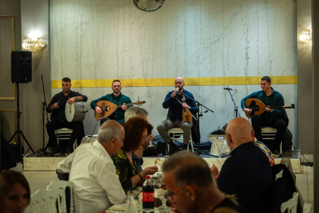 Πάτρα: Ο αποκριάτικος χορός του Συλλόγου Κρητών ΦΩΤΟ