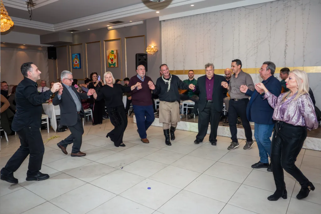 Πάτρα: Ο αποκριάτικος χορός του Συλλόγου Κρητών ΦΩΤΟ