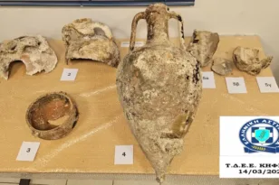 Το...βιογραφικό του 50χρονου επιχειρηματία, που συνελήφθη για αρχαιοκαπηλία. Είναι πρώην σύντροφος πασίγνωστης ηθοποιού ΒΙΝΤΕΟ