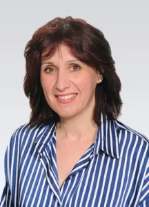 Ανυπεράσπιστοι εκπαιδευτικοί σε αίθουσες-αρένες και στην Αχαΐα: «Εχουμε κλάψει συναδέλφους»