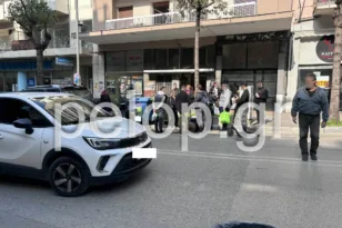 Πάτρα: Έκανε ελιγμό για να μην τους παρασύρει και βρέθηκε στο έδαφος ΦΩΤΟ