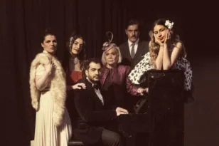 Ο Αττίκ επιστρέφει στην Πάτρα: Η μουσικοθεατρική παράσταση «Μια Ζωή Χειροκροτήματα» στο Επίκεντρο