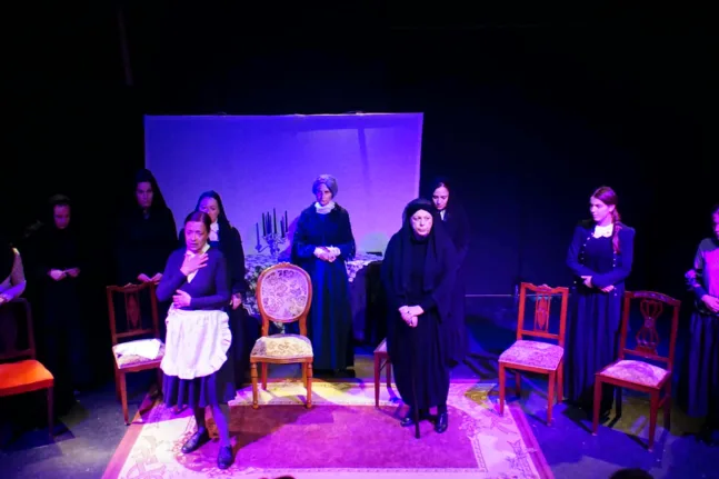 Πάτρα: Sold out για τη «Μπερνάρντα Άλμπα» – Νέα παράσταση τη Δευτέρα για την «Πρόταση» ΦΩΤΟ