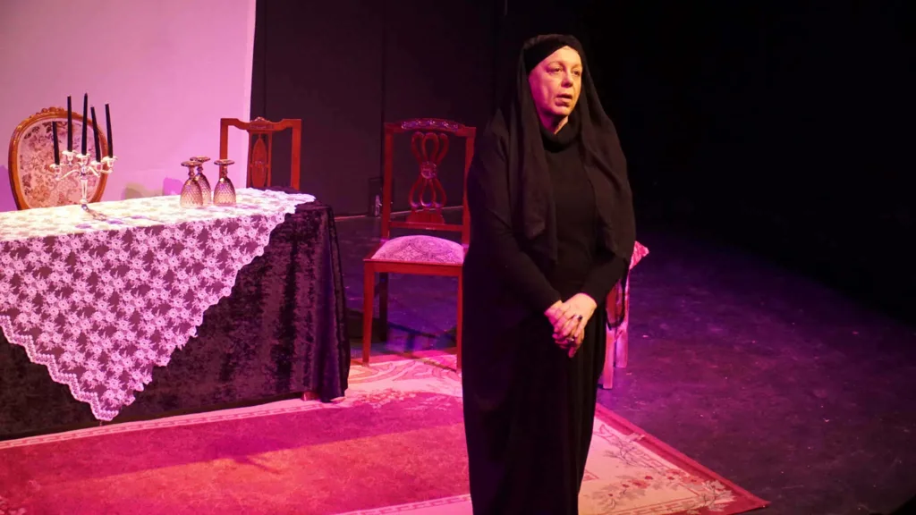 Πάτρα: Sold out για τη «Μπερνάρντα Άλμπα» – Νέα παράσταση τη Δευτέρα για την «Πρόταση» ΦΩΤΟ