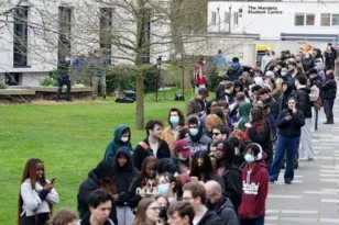 Μηνιγγίτιδα στο Κεντ: Αυξάνονται τα περιστατικά, γεμίζουν τα εμβολιαστικά κέντρα