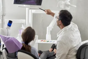 Παγκόσμια Ημέρα Στοματικής Υγιεινής: Το κράτος ξεδοντιάζει τους πολίτες – Τι ζητούν οι οδοντίατροι