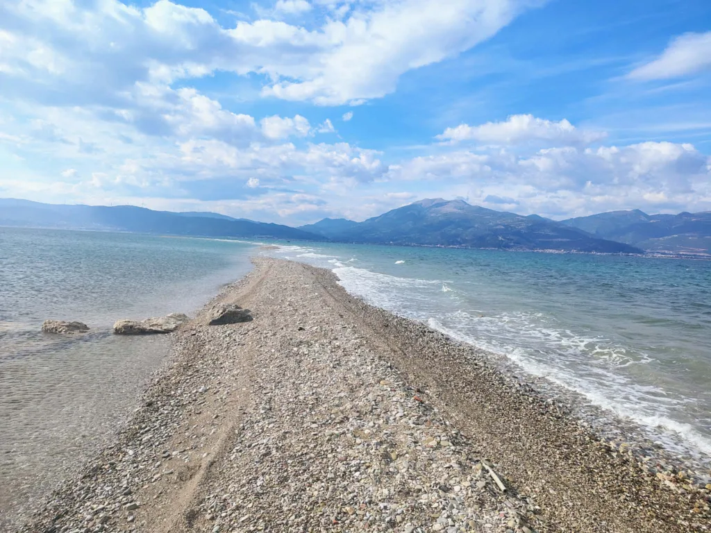 Δρέπανο: Η ιστορία με την Παναγία που άνοιξε δρόμο μέσα στο νερό Δρέπανο: Η ιστορία με την Παναγία που άνοιξε δρόμο μέσα στο νερό