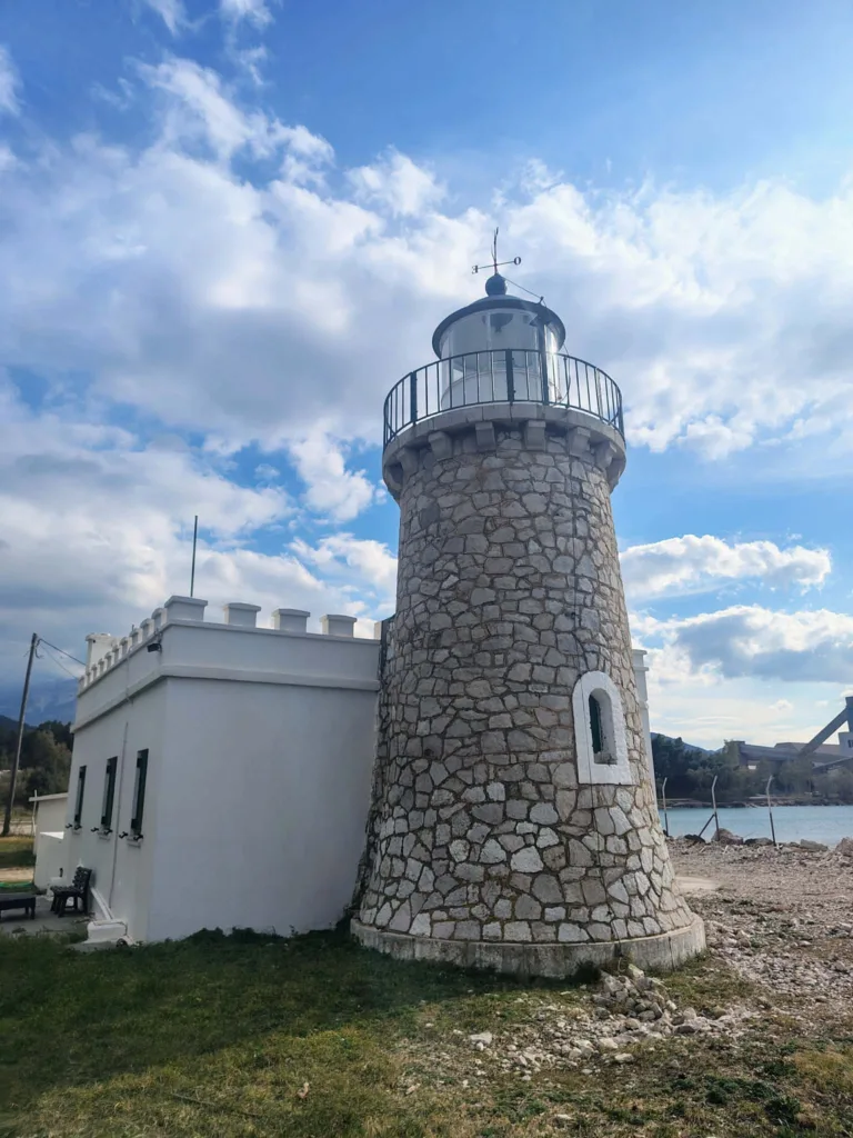 Δρέπανο: Η ιστορία με την Παναγία που άνοιξε δρόμο μέσα στο νερό Δρέπανο: Η ιστορία με την Παναγία που άνοιξε δρόμο μέσα στο νερό