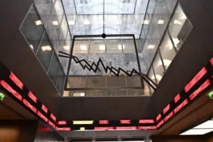 Σε τροχιά διόρθωσης το Χρηματιστήριο Αθηνών με ισχυρή πτώση στις τράπεζες