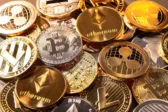 Bitcoin και κρυπτονομίσματα: Οι αλλαγές που φέρνει το νέο νομοσχέδιο - Οι παγίδες μετά τις αγορές και η απαλλαγή των 500 ευρώ
