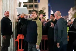 Από το Μενίδι στην Πεντέλη ο Μπραντ Πιτ: Νέα στάση των γυρισμάτων του «The Riders» στο Μέγαρο της Δουκίσσης Πλακεντίας