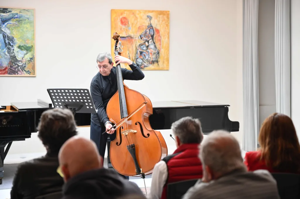 Πάτρα: Το κοντραμπάσο πήρε τον πρώτο λόγο στις «Δευτέρες στο Ωδείο»