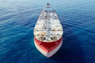 Χτυπήθηκε ελληνικό πλοίο από πύραυλο στη Μαύρη Θάλασσα, είναι καλά το πλήρωμα, 24 ναυτικοί, ανάμεσά τους 10 Έλληνες