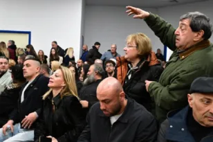 Δίκη για τα Τέμπη στη Λάρισα: Διεκόπη για την 1η Απριλίου η διαδικασία, οργή και αντιδράσεις από τους συγγενείς ΝΕΟΤΕΡΑ