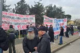 Ξεκινά η δίκη για τα Τέμπη στην Λάρισα: Η ώρα της Δικαιοσύνης για την εθνική τραγωδία, άνοιξαν οι πόρτες για τους συγγενείς ΝΕΟΤΕΡΑ