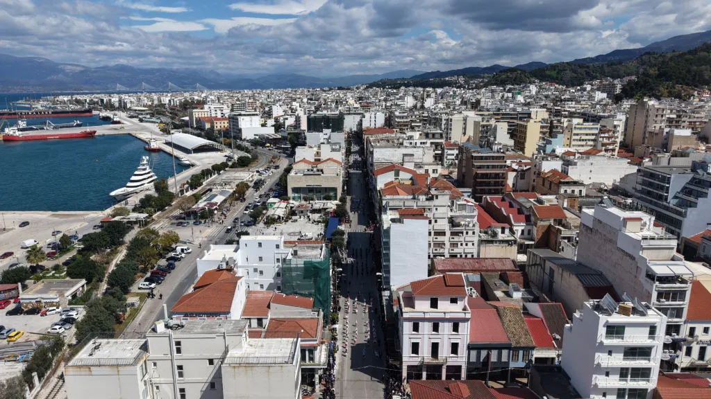 Πάτρα: Με λαμπρότητα η παρέλαση της 25ης Μαρτίου – Δείτε το εντυπωσιακό βίντεο από drone του pelop.gr
