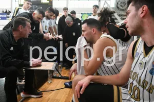 Ο Απόλλων κόντρα σε προβλήματα έκανε τη δουλειά με τη Σαρωνίδα