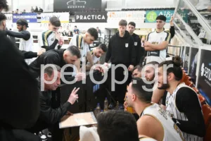 Ο Απόλλων κόντρα σε προβλήματα έκανε τη δουλειά με τη Σαρωνίδα