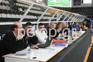 Ο Απόλλων κόντρα σε προβλήματα έκανε τη δουλειά με τη Σαρωνίδα