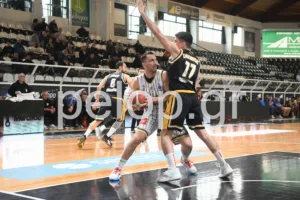 Ο Απόλλων κόντρα σε προβλήματα έκανε τη δουλειά με τη Σαρωνίδα