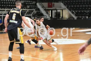 Ο Απόλλων κόντρα σε προβλήματα έκανε τη δουλειά με τη Σαρωνίδα