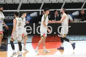 Ο Απόλλων κόντρα σε προβλήματα έκανε τη δουλειά με τη Σαρωνίδα