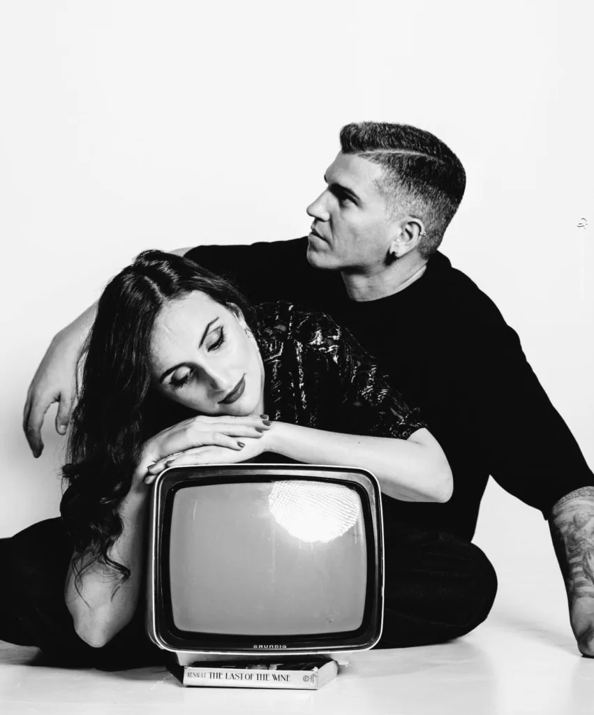 «Ζωή εκτός Οθόνης» στην Πάτρα: Μια μουσική αφήγηση μνήμης στο Royal Theater