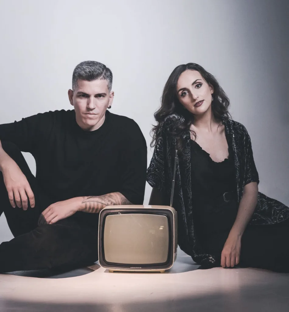 «Ζωή εκτός Οθόνης» στην Πάτρα: Μια μουσική αφήγηση μνήμης στο Royal Theater