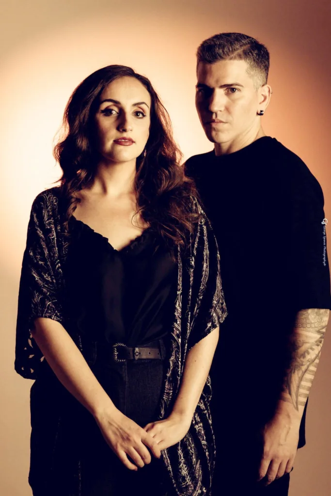 «Ζωή εκτός Οθόνης» στην Πάτρα: Μια μουσική αφήγηση μνήμης στο Royal Theater