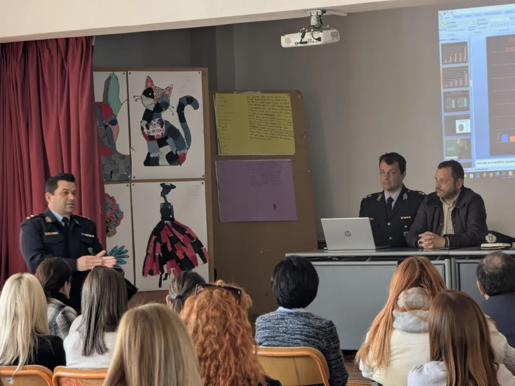 Πάτρα: Ημερίδα για τη βία και την παραβατικότητα των εφήβων στο 1ο Γενικό Λύκειο Πάτρα: Ημερίδα για τη βία και την παραβατικότητα των εφήβων στο 1ο Γενικό Λύκειο