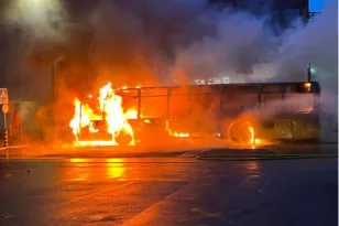 Φονική πυρκαγιά σε λεωφορείο στην Ελβετία: Στο μικροσκόπιο η εκδοχή της αυτοπυρπόλησης