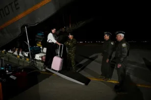 Συναγερμός για τον επαναπατρισμό Ελλήνων από τη Μέση Ανατολή – Δεκάδες πτήσεις επιστροφής