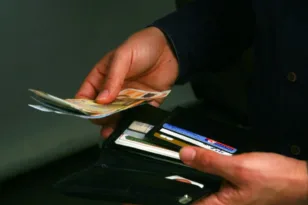 Δώρο Πάσχα 2026 για ανέργους: Πότε καταβάλλεται και τι ποσά αναμένονται