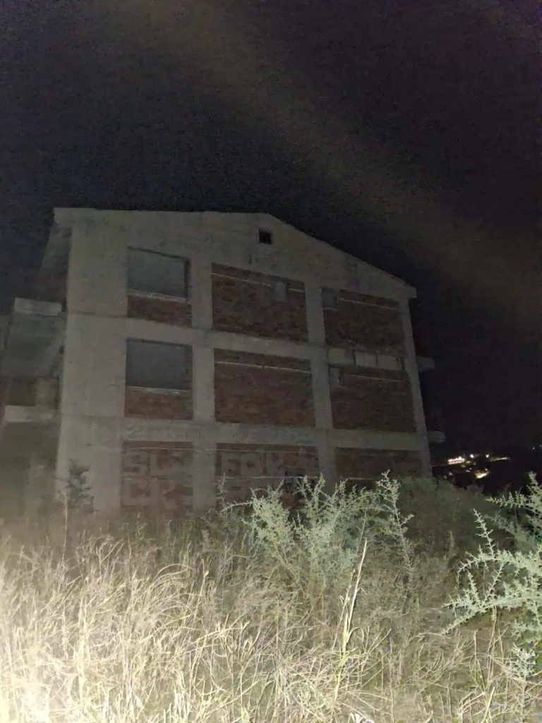 Πάτρα: Κυνήγι με το μεταφυσικό σε ακατοίκητες οικοδομές στο Δασύλλιο ΦΩΤΟ